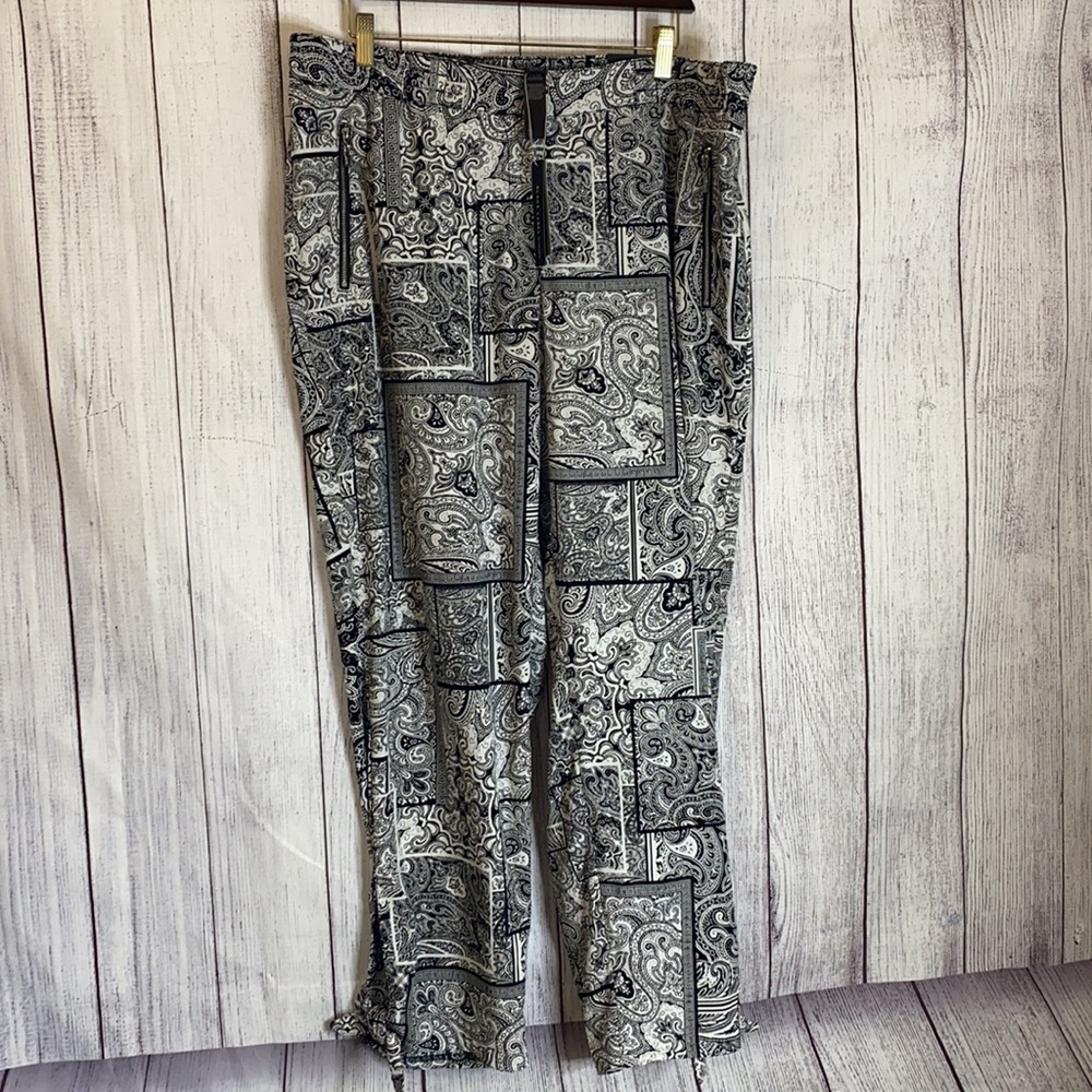 NWT Blsck label by Chico’s Paisley print pant 16